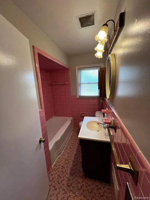 28216 JAHNS DRIVE Roseville City, MI 48066