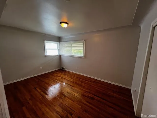 28216 JAHNS DRIVE Roseville City, MI 48066