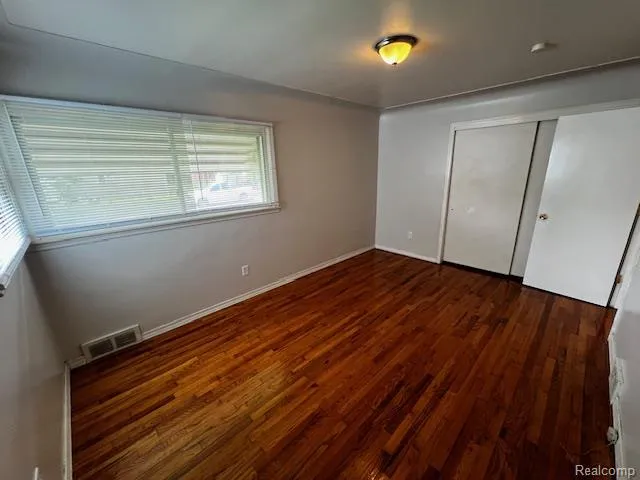 28216 JAHNS DRIVE Roseville City, MI 48066