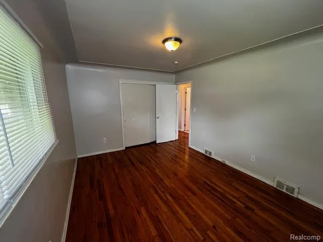 28216 JAHNS DRIVE Roseville City, MI 48066