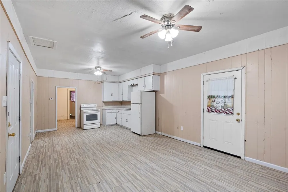 212 W 3rd Street Purdon, TX 76679