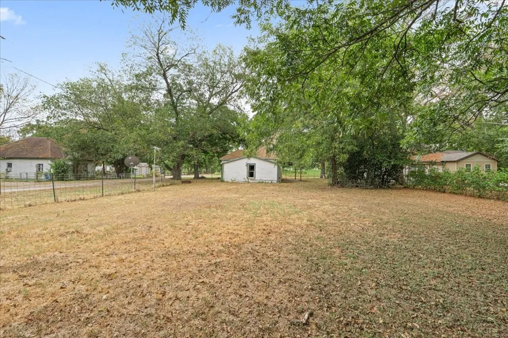 212 W 3rd Street Purdon, TX 76679