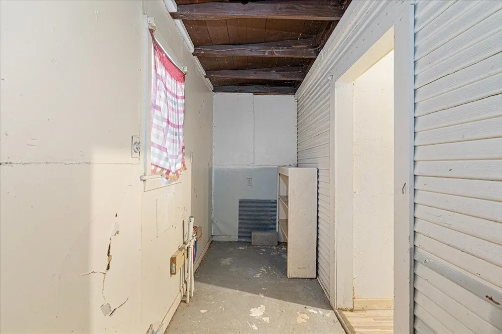 212 W 3rd Street Purdon, TX 76679