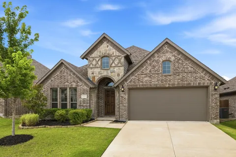 2115 Victoria Lane