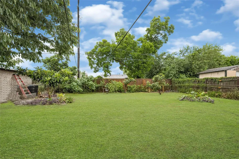 5009 Bataan Road Houston, TX 77033