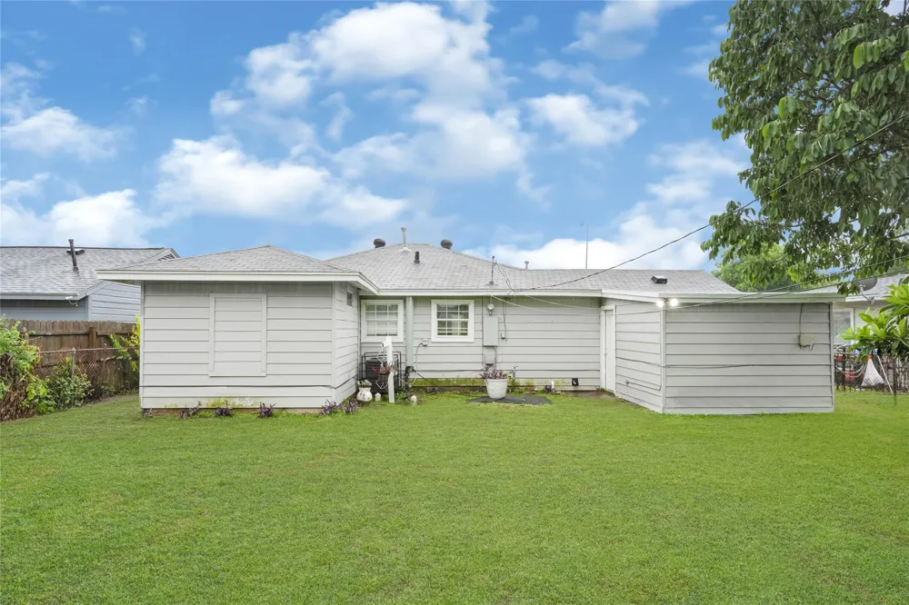 5009 Bataan Road Houston, TX 77033
