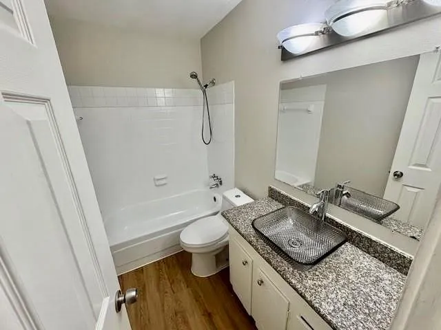2101 Fountain View Drive #14 Houston, TX 77057