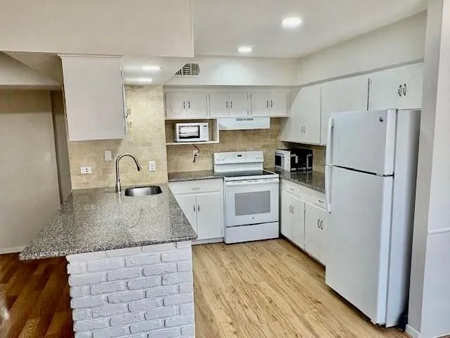 2101 Fountain View Drive #14 Houston, TX 77057