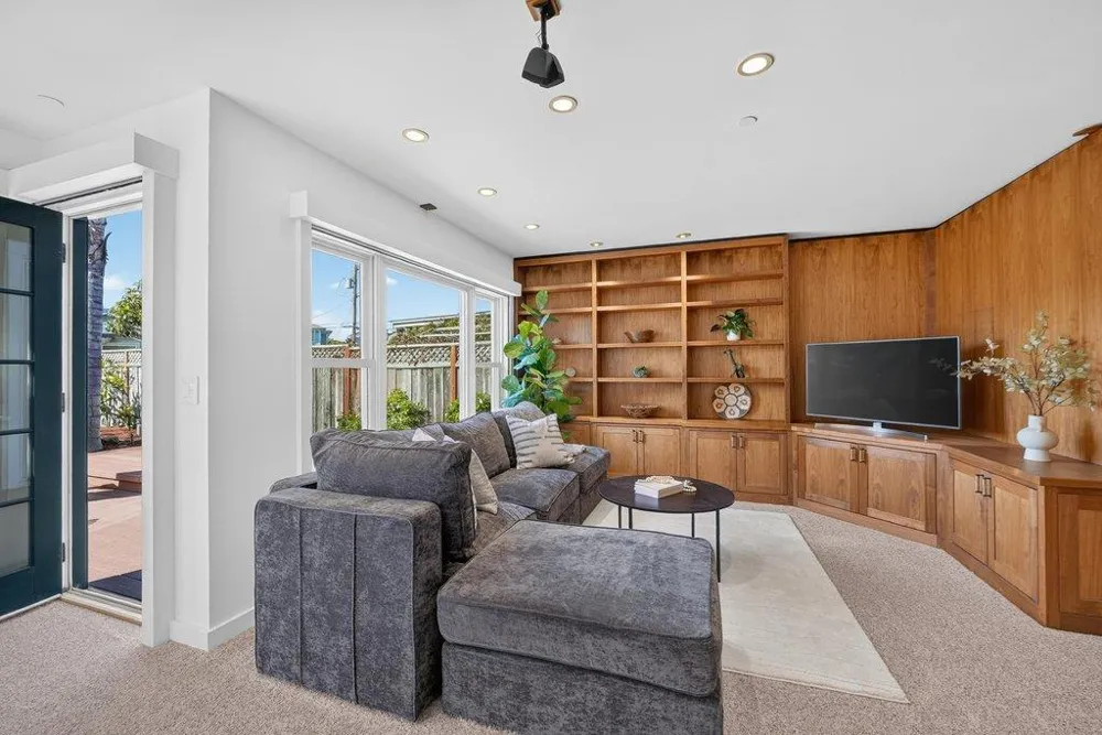 325 25th Santa Cruz, CA 95062