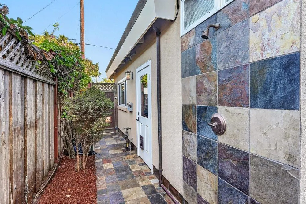 325 25th Santa Cruz, CA 95062