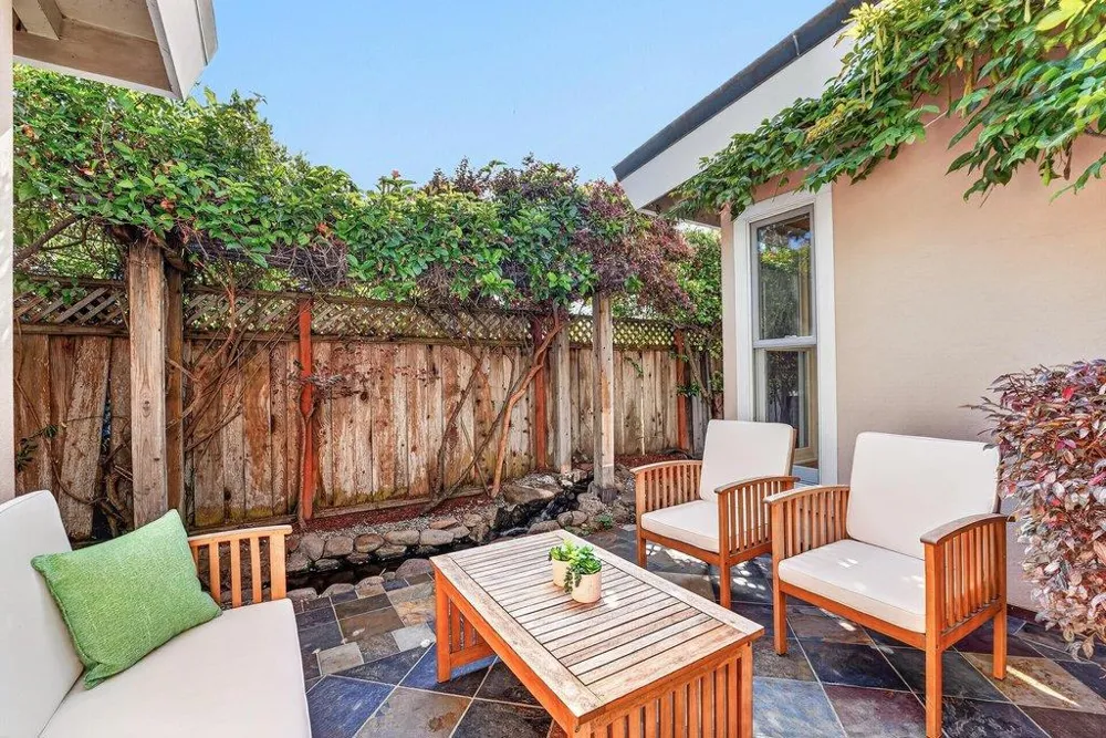 325 25th Santa Cruz, CA 95062
