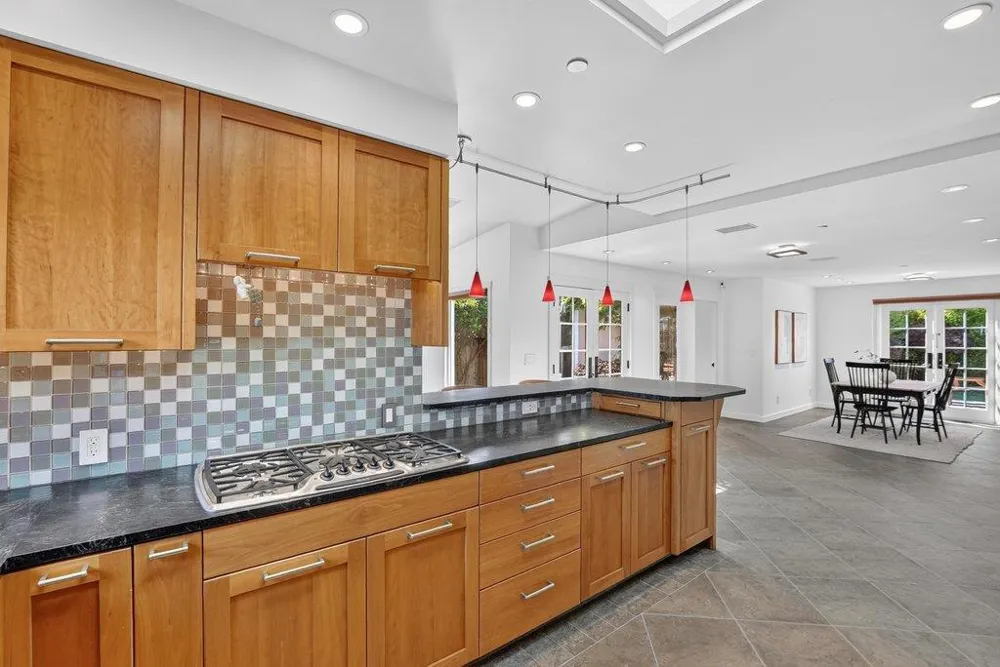 325 25th Santa Cruz, CA 95062