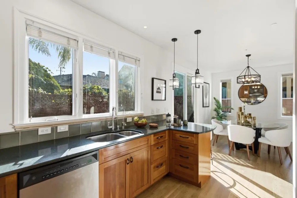 17101712 Gum Street San Mateo, CA 94402