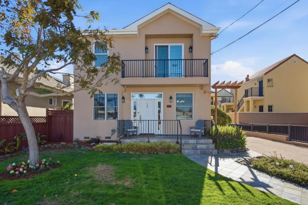 17101712 Gum Street San Mateo, CA 94402
