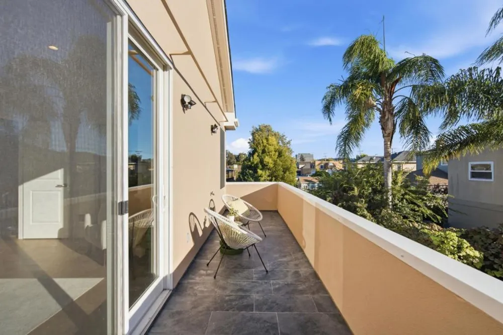 17101712 Gum Street San Mateo, CA 94402