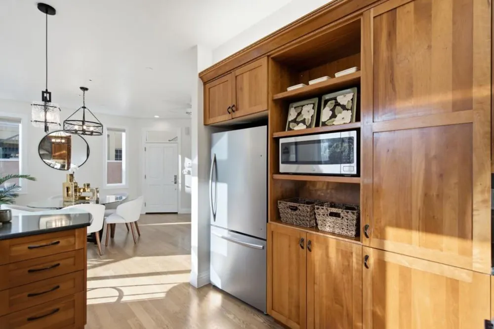 17101712 Gum Street San Mateo, CA 94402