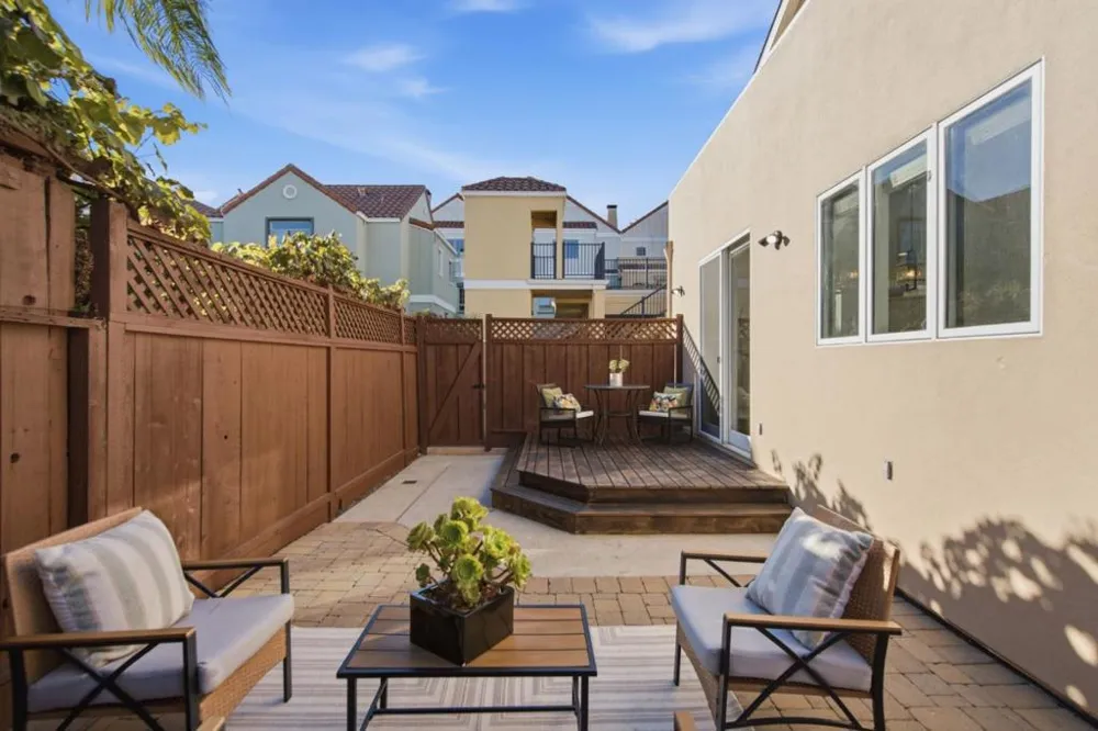 17101712 Gum Street San Mateo, CA 94402