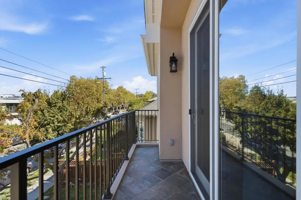 17101712 Gum Street San Mateo, CA 94402
