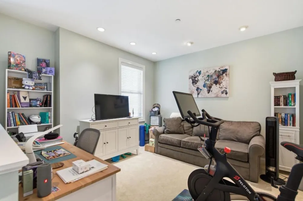 17101712 Gum Street San Mateo, CA 94402