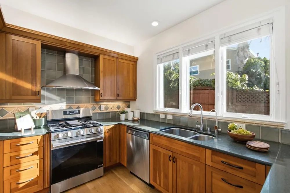 17101712 Gum Street San Mateo, CA 94402
