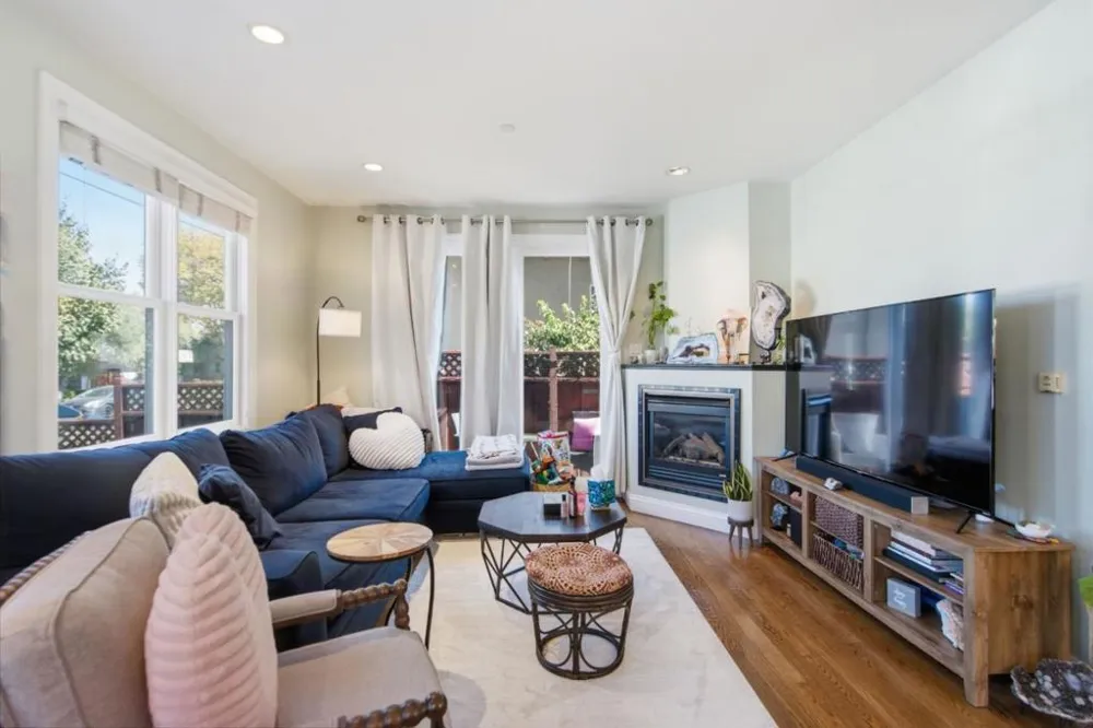 17101712 Gum Street San Mateo, CA 94402