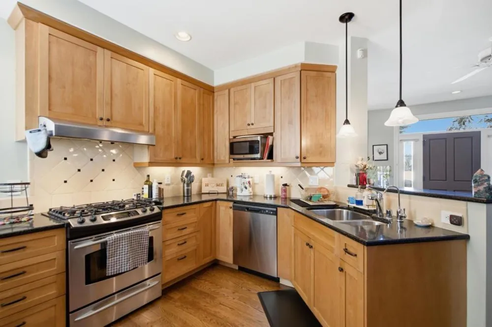 17101712 Gum Street San Mateo, CA 94402