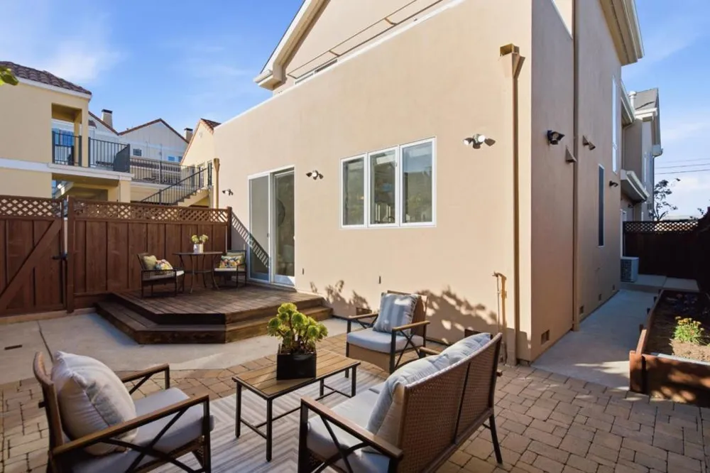 17101712 Gum Street San Mateo, CA 94402