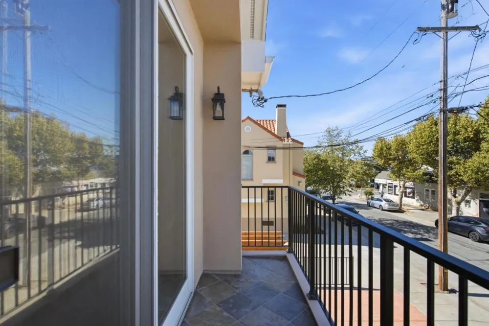 17101712 Gum Street San Mateo, CA 94402