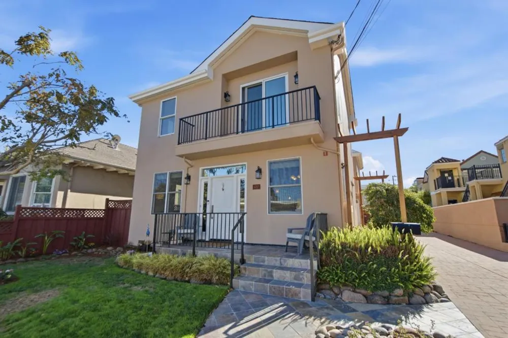 17101712 Gum Street San Mateo, CA 94402