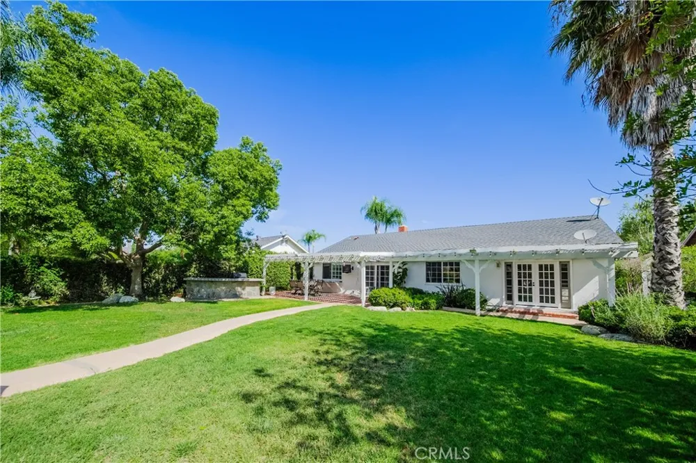 6504 Tamarind Oak Park, CA 91377