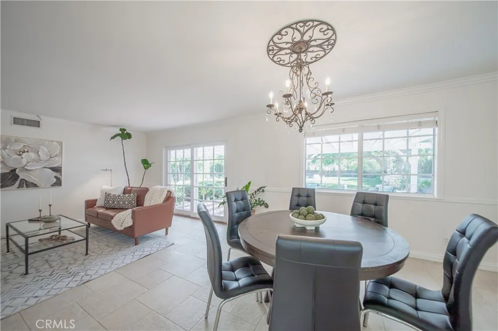 6504 Tamarind Oak Park, CA 91377