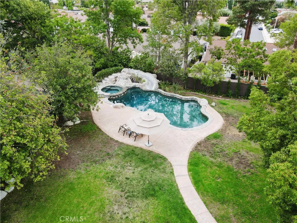 6504 Tamarind Oak Park, CA 91377