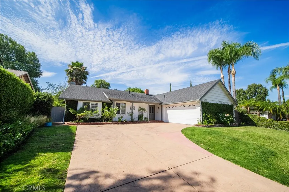 6504 Tamarind Oak Park, CA 91377