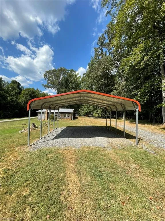 1041 Brooks Road Reidsville, NC 27320