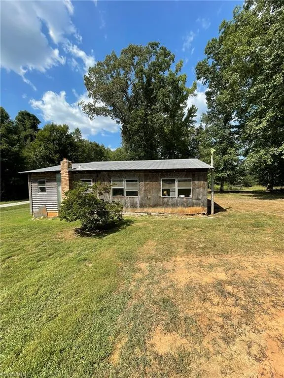 1041 Brooks Road Reidsville, NC 27320