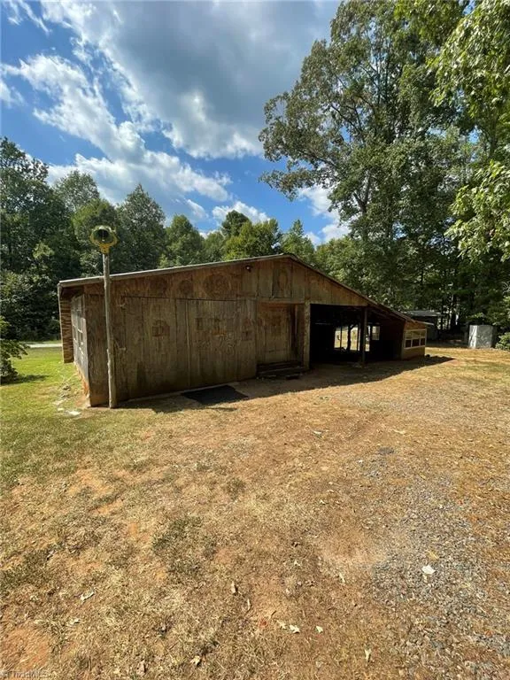 1041 Brooks Road Reidsville, NC 27320