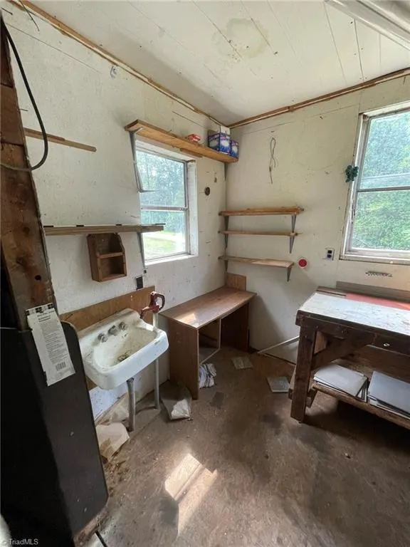 1041 Brooks Road Reidsville, NC 27320