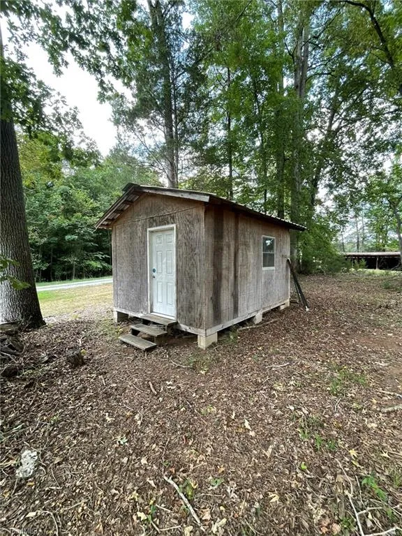 1041 Brooks Road Reidsville, NC 27320