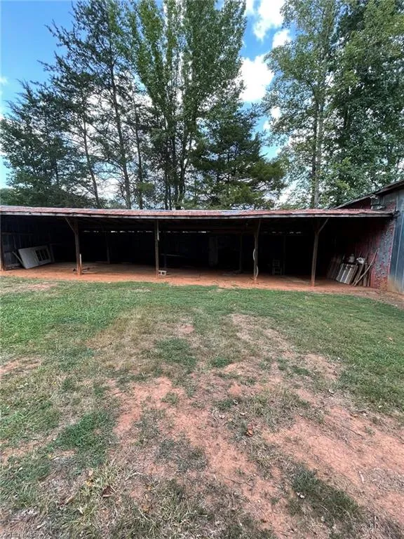1041 Brooks Road Reidsville, NC 27320