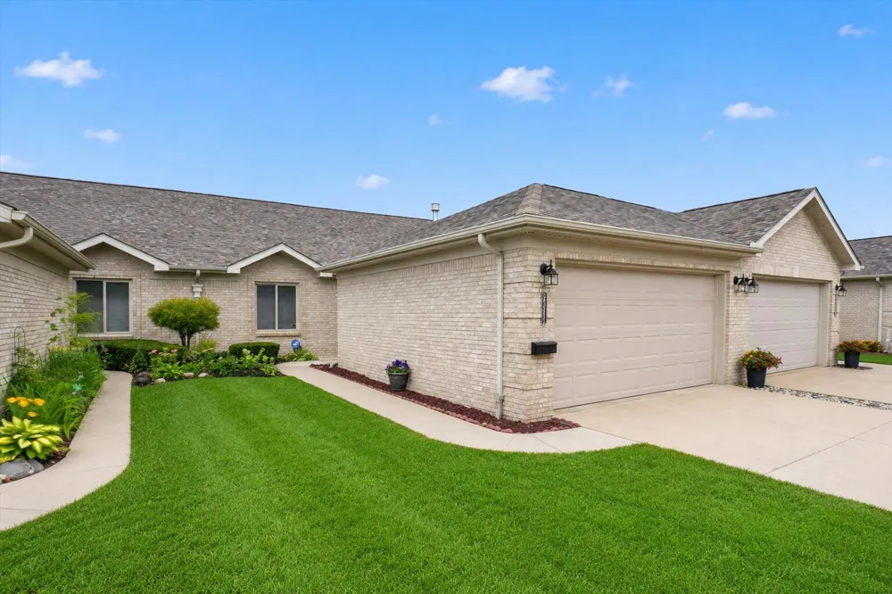 35251 Silver Maple Drive Clinton Charter Township, MI 48035