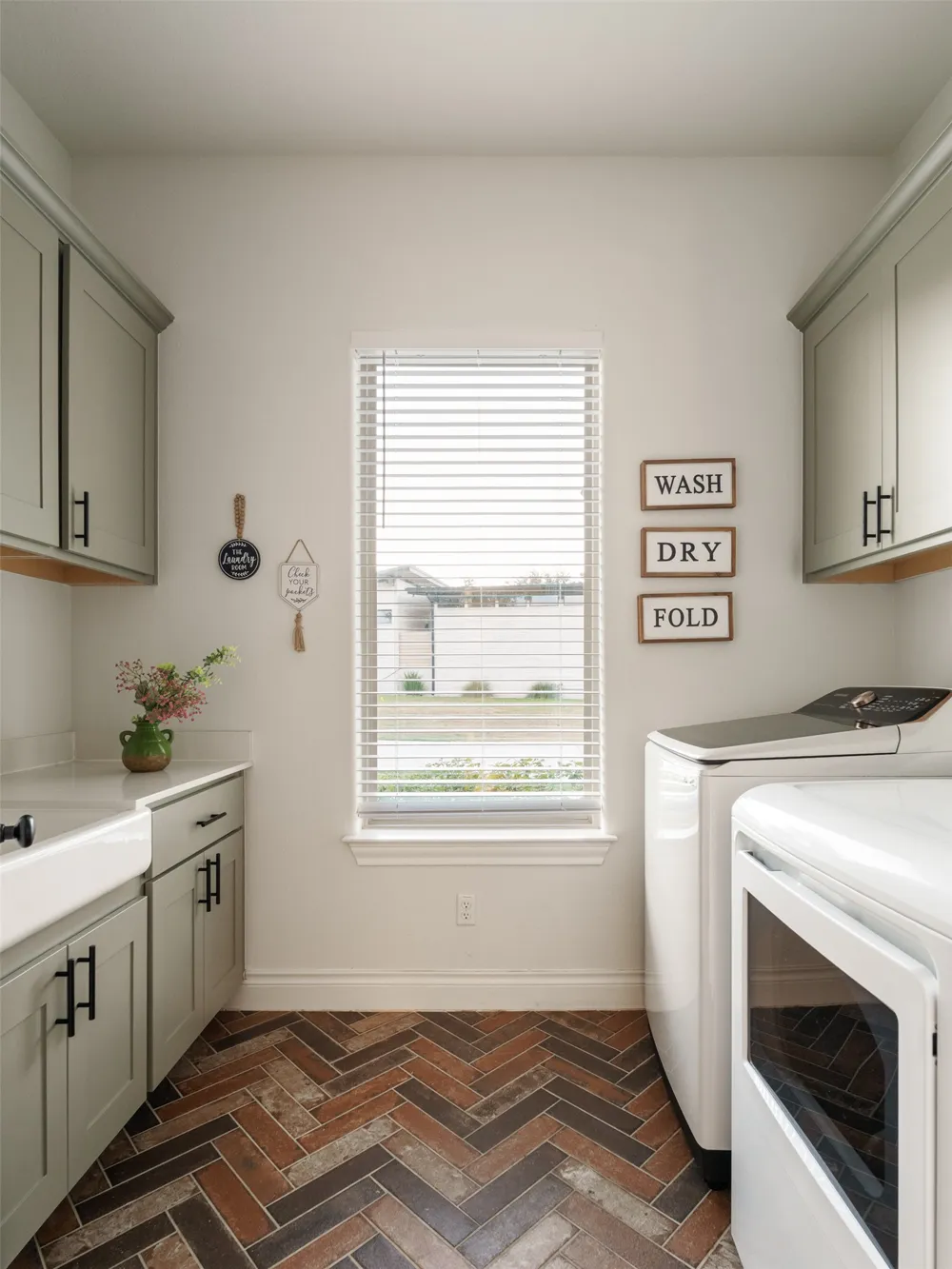 231 Gaucho Way Dripping Springs, TX 78620