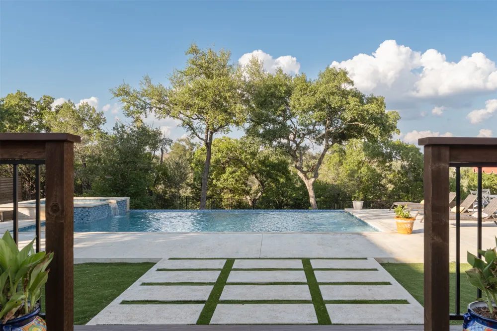 231 Gaucho Way Dripping Springs, TX 78620