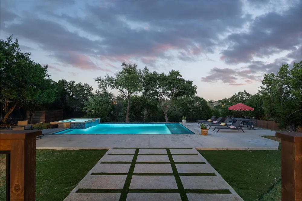 231 Gaucho Way Dripping Springs, TX 78620