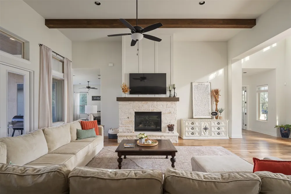 231 Gaucho Way Dripping Springs, TX 78620