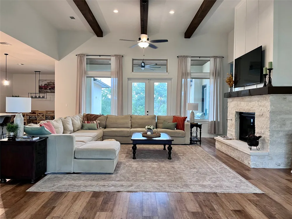 231 Gaucho Way Dripping Springs, TX 78620