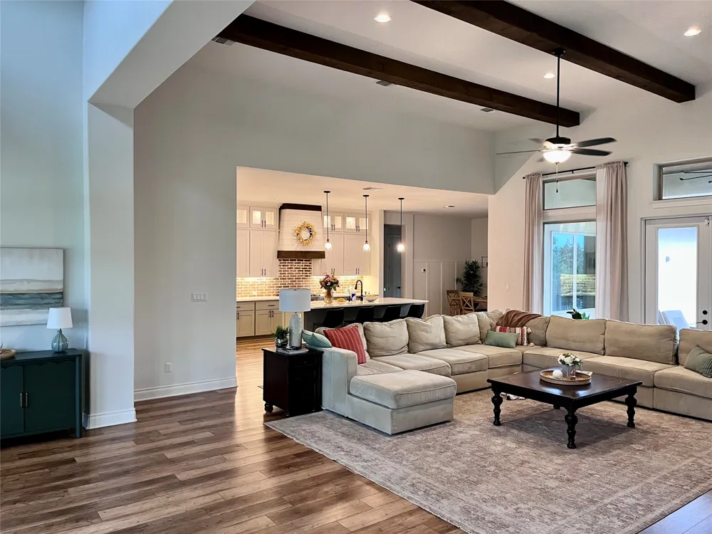 231 Gaucho Way Dripping Springs, TX 78620