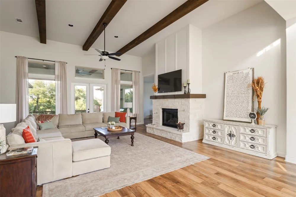 231 Gaucho Way Dripping Springs, TX 78620
