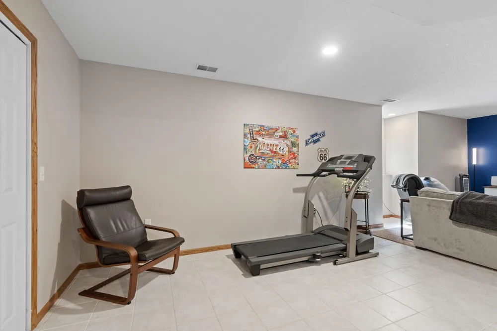 8018 Greenbriar Lane Woodbury, MN 55125