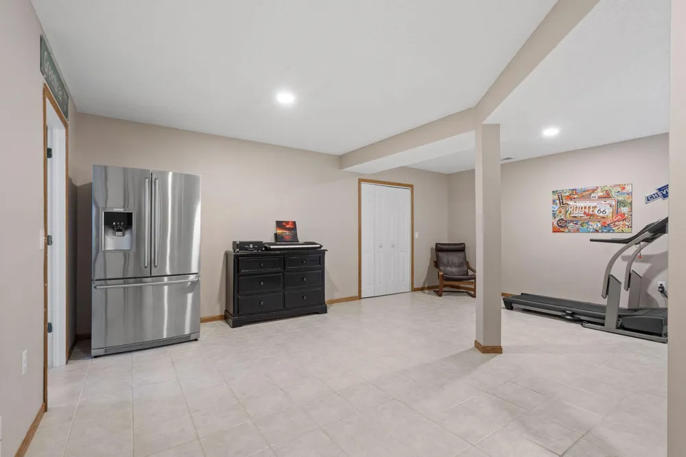 8018 Greenbriar Lane Woodbury, MN 55125