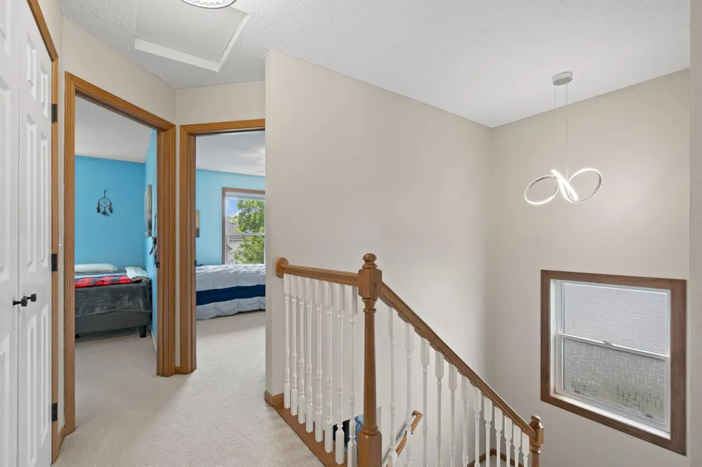 8018 Greenbriar Lane Woodbury, MN 55125